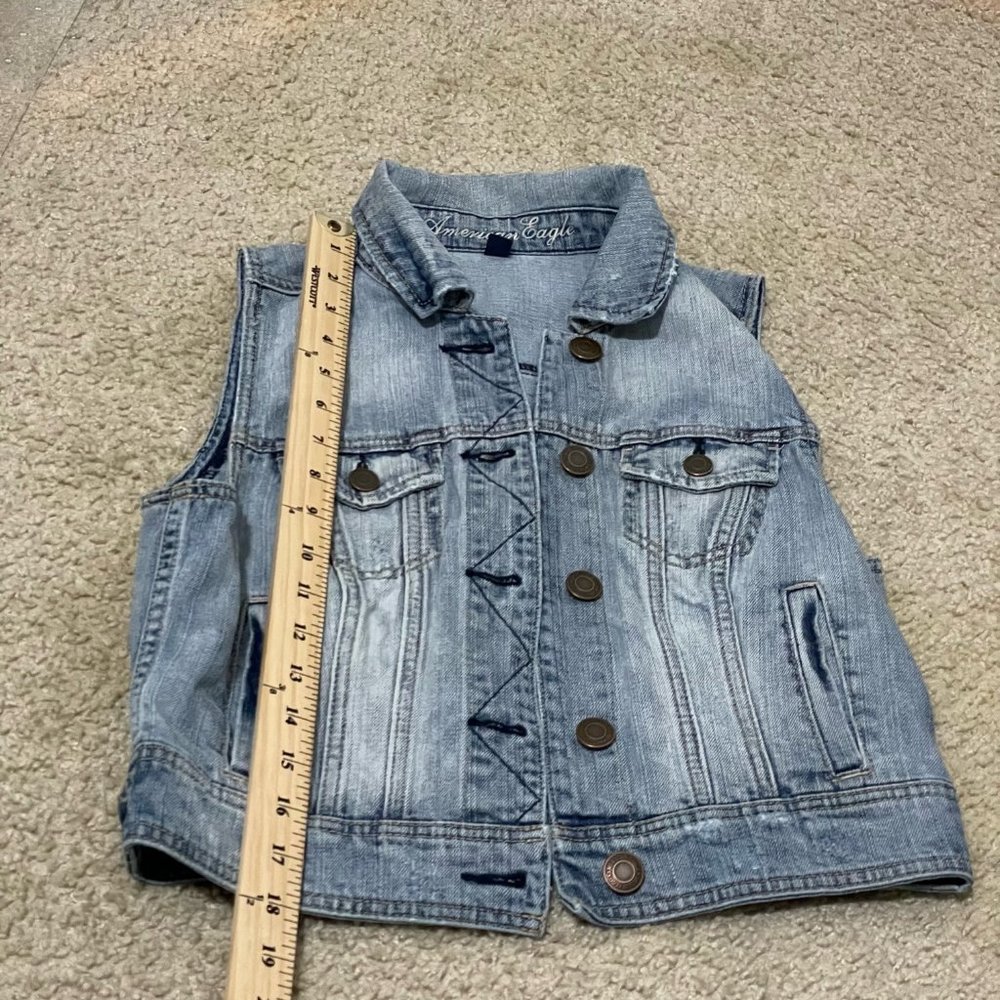 American Eagle Vest M Blue Jean Distressed Cropped Light Wash OLD SCHOOL